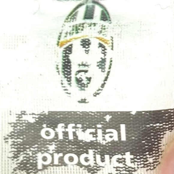 🌸Juventus FC Black & White Knitted Ski Hat - Picture 3 of 4